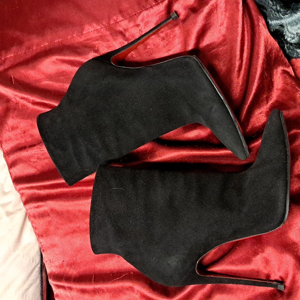 Christian Louboutin So Kate booties
